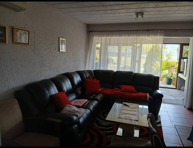 2 BEDROOM APARTMENT FOR SALE IN KEY WEST ESTATE